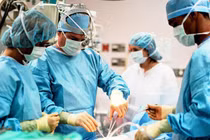 Ca phẫu thuật kéo dài 15 giờ chấm dứt căn bệnh vẹo cột sống do hội chứng Marfan ở bệnh nhân 17 tuổi. Ảnh minh họa: Internet