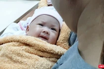 Hai bé song sinh dính liền gan tại Bệnh viện Nhi đồng 1 được xuất viện