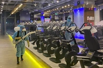 Khử khuẩn phòng gym. Ảnh: Internet