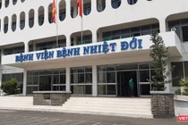 Bệnh nhân nam sinh 22 tuổi ở Long An nhiễm COVID-19 suy hô hấp nặng đang được tiếp tục điều trị tại BV Bệnh Nhiệt đới TP.HCM. Ảnh: Nguyễn Trăm