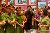 Những hiện vật gắn với lịch sử 80 năm hình thành và phát triển lực lượng Công an nhân dân