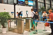 Từ 1/12, hành khách làm thủ tục lên máy bay bằng VNeID và nhận diện sinh trắc học
