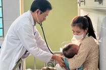 Cha mẹ "thách thức" số phận con trẻ: Không cho tiêm phòng sởi, nhiều cháu biến chứng nặng