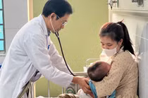 Cha mẹ "thách thức" số phận con trẻ: Không cho tiêm phòng sởi, nhiều cháu biến chứng nặng