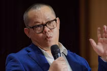 GS Nguyễn Đức An - Giám đốc Trung tâm Nghiên cứu Truyền thông về Khoa học, Sức khỏe và Dữ liệu (ĐH Bournemouth, Vương quốc Anh).