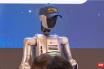 Robot hình người xuất hiện tại sự kiện HorecFex Việt Nam 2025.