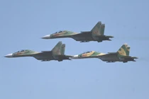 Dàn máy bay, vũ khí hiện đại tham gia diễu binh kỷ niệm 50 năm thống nhất đất nước