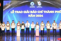 Tại lễ kỷ niệm, Ban tổ chức đã trao giải báo chí thành phố cho các tác giả, nhóm tác giả có tác phẩm xuất sắc.
