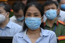 Chủ tịch Xuyên Việt Oil tìm hiểu sở thích đối tượng “tặng quà”: Từ chai nước tương... đến đôi dép