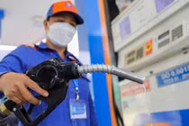 Giá xăng giảm, dầu tăng từ 15h hôm nay