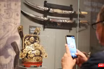 Triển lãm giới thiệu hơn 200 cổ vật gồm nhiều loại hình, chất liệu khác nhau, có niên đại từ thế kỷ 15 đến thời nhà Nguyễn.