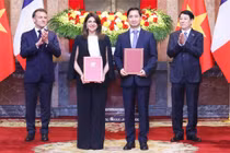 Chủ tịch nước và Tổng thống Pháp chứng kiến hợp tác công nghệ vắc xin giữa VNVC và Sanofi