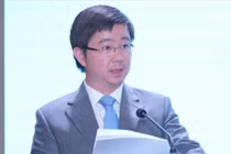 Thứ trưởng Bùi Hoàng Phương khẳng định Việt Nam luôn đồng hành, hợp tác cùng cộng đồng quốc tế trong việc phát triển một Internet mở, an toàn và bao trùm. Ảnh: Tuấn Khoa.