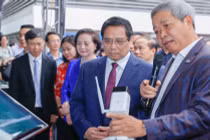 Thủ tướng thăm gian triển lãm của Tập đoàn CMC.