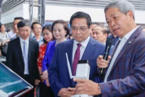 Thủ tướng thăm gian triển lãm của Tập đoàn CMC.