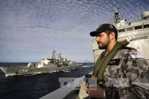 Binh sĩ Australia trong một cuộc tìm kiếm máy bay MH370 mất tích tại khu vực nam Ấn Độ Dương. Ảnh: AFP-TTXVN