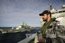 Binh sĩ Australia trong một cuộc tìm kiếm máy bay MH370 mất tích tại khu vực nam Ấn Độ Dương. Ảnh: AFP-TTXVN