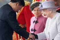 Video: Nữ hoàng Anh chê quan chức Trung Quốc lỗ mãng