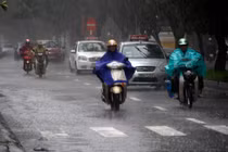 Ở nhiều nơi, trong cơn dông có thể xảy ra tố lốc, mưa đá và gió giật mạnh.