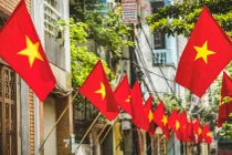 Treo cờ Tổ quốc mừng Tết Độc lập 30/4 trên mọi vùng miền cả nước (Ảnh: TB)