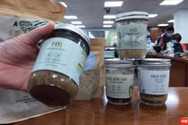 Sản phẩm của thương hiệu Minh Chay bị Ban Quản lý An toàn thực phẩm TP.HCM thu hồi (Ảnh: Hòa Bình) 