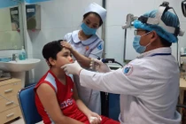 BS tại BV Nhi Đồng 1 giúp bé trai 13 tuổi thoát u xơ vòm mũi họng khiến chảy máu không ngừng và có nguy cơ dẫn tới nhiều bệnh nguy hiểm (Ảnh: BVCC)