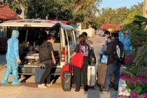 Đón người đi cách ly ở resort, khách sạn 5 sao (Ảnh: Phạm Nguyễn) 