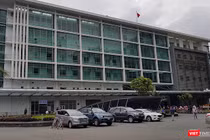 Các bác sĩ tại BV Nhi Đồng 2 đã tích cực cứu chữa nhưng cháu bé không qua khỏi, đã thiệt mạng sau khi bị mẹ ruột trầm cảm bạo hành (Ảnh: Hải Linh)