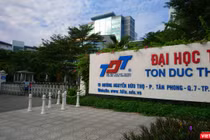 Trường đại học Tôn Đức Thắng đã quyết định cho hơn 20.000 sinh viên tạm dừng học tập trung kể từ ngày 2/12 đến hết ngày 6/12 vì ca mắc COVID-19 mới.