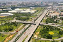  Hạ tầng giao thông tại khu vực quận 2, quận 9 tiếp tục được tập trung đầu tư trong thời gian tới. Ảnh: Hoàng Hùng 