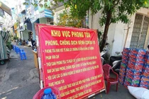Phong toả hai con hẻm ở Lò Gốm (Ảnh: Nguyễn Yên)