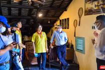 Chương trình tour đặc biệt “Theo dấu chân Biệt động Sài Gòn” đi vào hệ thống hầm nổi, địa đạo chứa người và vũ khí ngay trong lòng đô thị (Ảnh: SDL) 