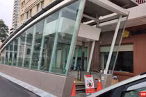 Lối xuống Ga Metro trung tâm, trước cửa Nhà hát TP.HCM (Ảnh: Hòa Bình) 