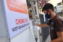 Máy phát gạo miễn phí giúp người nghèo vượt qua đại dịch COVID-19 (Ảnh: Hoàng Triều) 