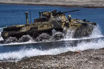 BRT-82AM- xe bọc thép siêu hiện đại của quân đội Nga có thể tác chiến được ở mọi địa hình.