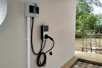 Lắp đặt trạm sạc ô tô điện tại nhà: Đắt hay rẻ, lợi và hại ra sao?