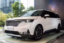 Đón phiên bản mới, hàng loạt ô tô xả kho kèm khuyến mại "khủng"