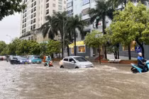 Những nguyên tắc an toàn không thể thiếu khi lái xe dưới trời mưa