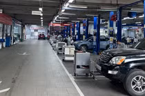 Xưởng dịch vụ: “cần câu cơm” của các đại lý ô tô