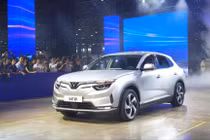 VinFast VF 8 nhận 5 giải thưởng về an toàn năm 2024