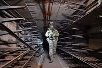 Nga có thể gặp khó khăn trong việc chế tạo vũ khí để duy trì cuộc chiến ở Ukraine (Ảnh: Business Insider)