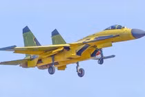 Trung Quốc hé lộ mẫu máy bay chiến đấu ấp ủ trong nhiều năm (Ảnh: Military Watch Magazine)