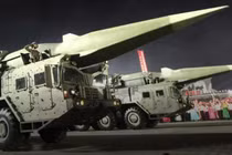 Triều tiên phô trương sức mạnh với phương tiện lướt siêu thanh mới (Ảnh: Military Watch Magazine)