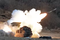 Tổng thống Biden nói Mỹ sẽ cung cấp cho Ukraine nhiều hệ thống tên lửa tiên tiến hơn (Ảnh: Business Insider)