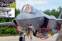 Tiêm kích F-35A của Mỹ được trang bị tên lửa AIM-120 ngay cả khi không chiến đấu (Ảnh: The Drive)