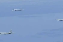 Máy bay chiến đấu của Nga và Trung Quốc thực hiện chuyến bay chung, động thái khiêu khích nhóm Bộ Tứ (Ảnh: Business Insider)