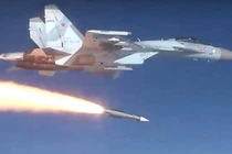 Tiêm kích Su-35S của Nga bắn hạ 3 máy bay chiến đấu của Ukraine tại Donetsk (Ảnh: Military Watch Magazine)