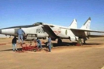 Tiêm kích MiG-25 của Algeria nguy hiểm như thế nào? (Ảnh: Military Watch Magazine)