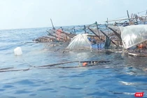 Tàu cá ngư dân bị chìm trên biển