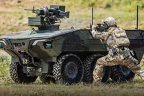 Lính thủy Đánh bộ Mỹ thử nghiệm xe chiến đấu không người lái Arion-SMET của công ty Hàn Quốc Hanwha Defense. Ảnh Army Recognition.